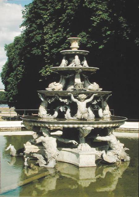 Fontaine de la Pyramide von Francois Girardon