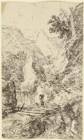 Gebirgslandschaft mit einem Wasserfall, im Vordergrund überquert ein Wanderer eine Holzbrücke