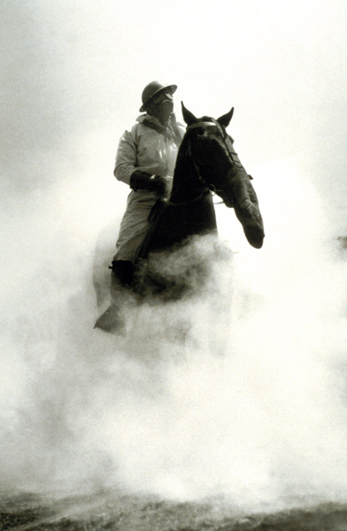 Soldier and Horse wearing a gas mask during the Battle of Verdun von French Photographer, (20th century)