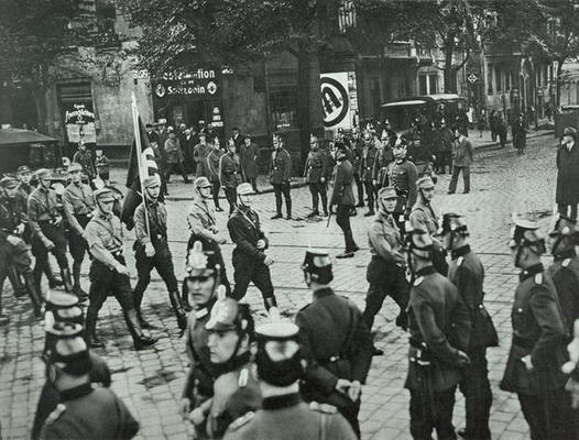 Regular Army and Prussian Police observing an SA demonstration in Neukoelln, Berlin, 26th September von German Photographer, (20th century)