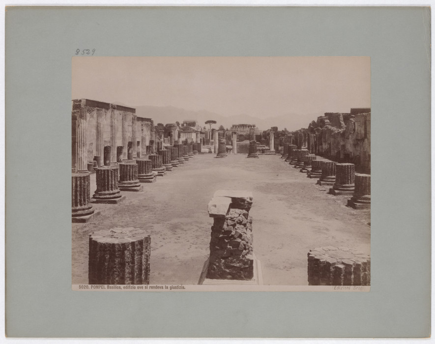 Pompei: Basilica, edifizio ove si rendeva la giustizia, No. 5020 von Giacomo Brogi