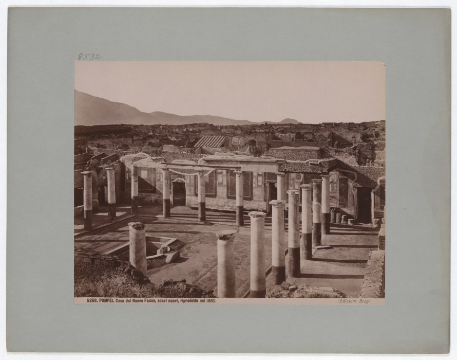 Pompei: Casa del Nuovo Fauno, scavi nuovi, riprodotta nel 1880, No. 5266 von Giacomo Brogi