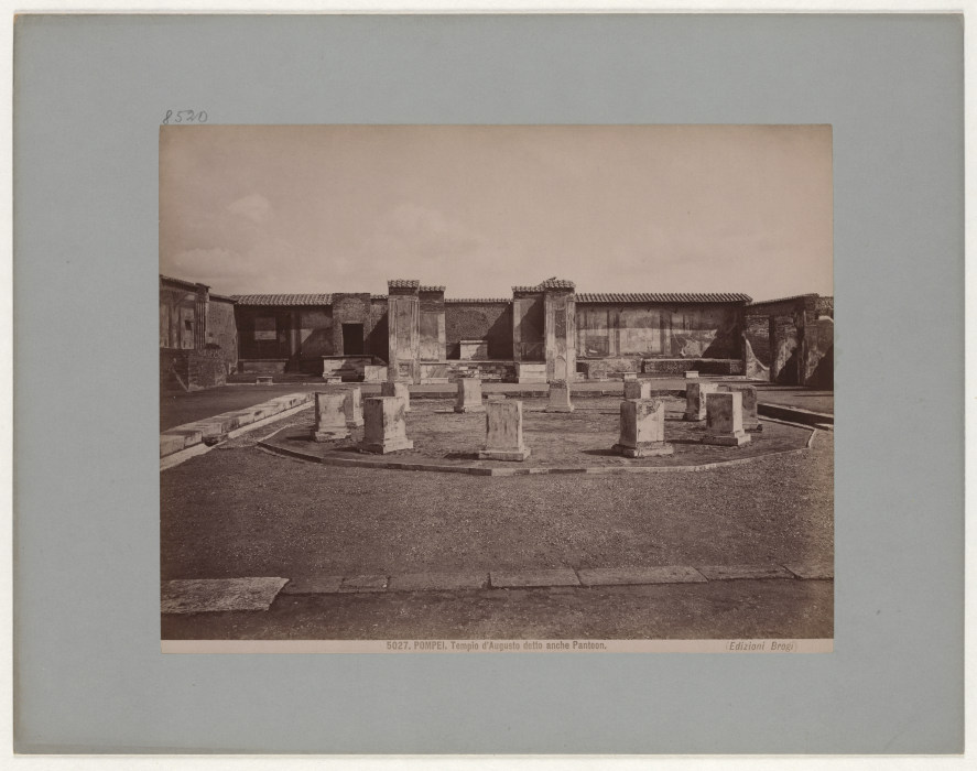 Pompei: Tempio dAugusto detto anche Panteon, No. 5027 von Giacomo Brogi