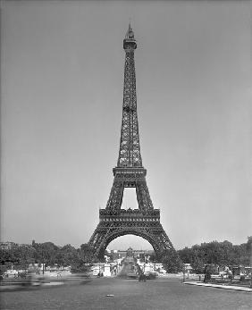 The Eiffel tower, 1887-89 (b/w photo) 