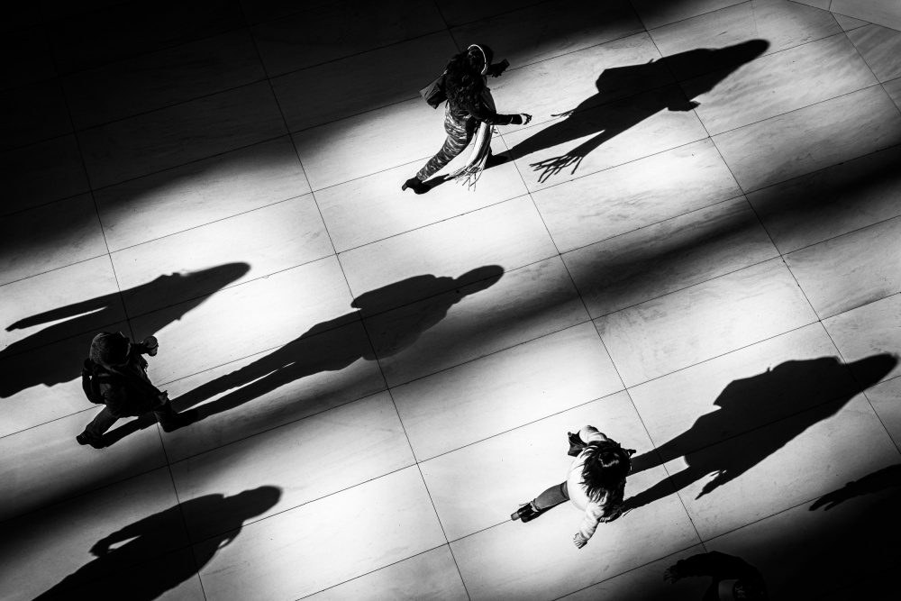 Menschen und Schatten von Hana Peskova