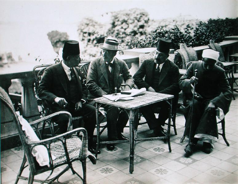 L to R: H.E. Abd El Aziz Yehieh Bey, Governor of Kena, Lord Carnarvon (1866-1923) Mohamed Fahmy Bey, von Harry Burton