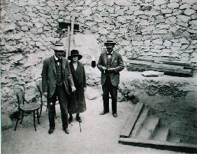 Lord Carnarvon''s first visit to the Valley of the King''s: Lord Carnarvon (1866-1923), Lady Evelyn 