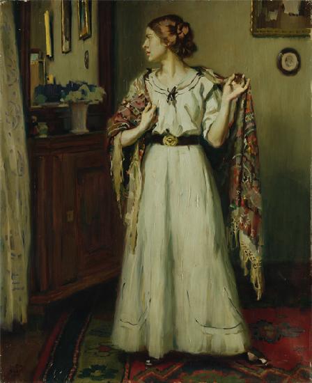 Interieur mit einer sich im Spiegel betrachtenden Frau 1910