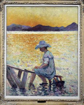 Saint Tropez, Sonnenuntergang Eine Frau sitzt mit den Füßen im Wasser am Ufer. Gemälde von Henri Man 0