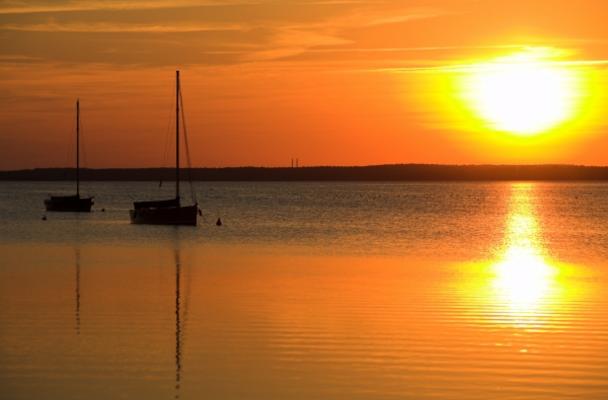 Segelboote im Sonnenuntergang von Holger Schmidt