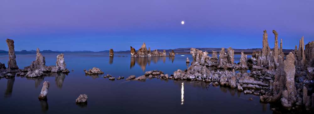 Mono Lake moon rise von Hua Zhu