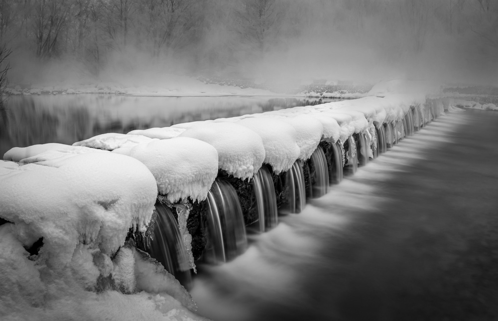 Der gefrorene Damm von Irene Wu