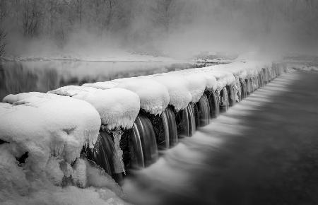 Der gefrorene Damm