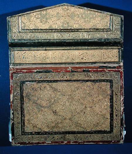Outer face of a Koran case with gilded eslimi design of sura 56 in thulth von Islamic School