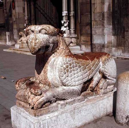 Griffin lying on a plinth von Scuola pittorica italiana