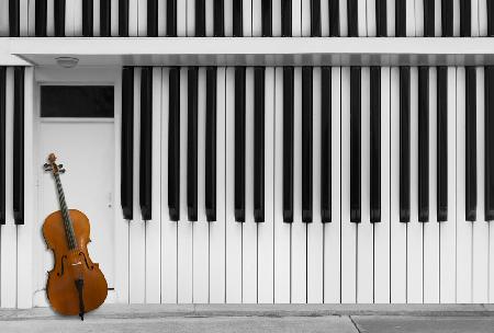 Cello an der Tür