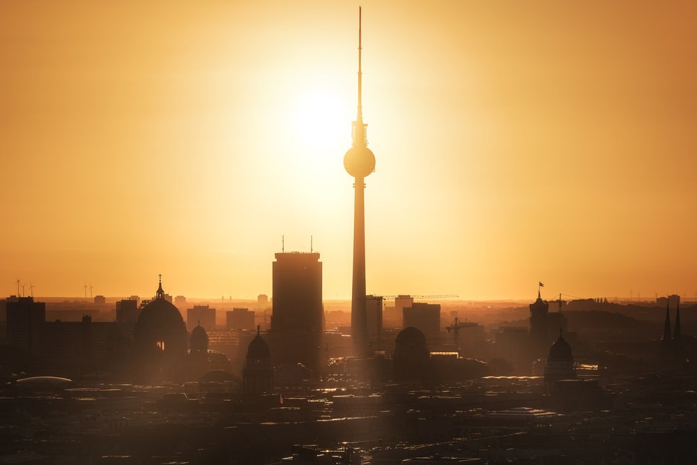 Berlin - Skyline-Sonnenaufgang von Jean Claude Castor