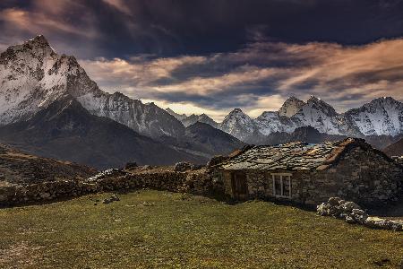 Eine Hütte im hohen Himalaya