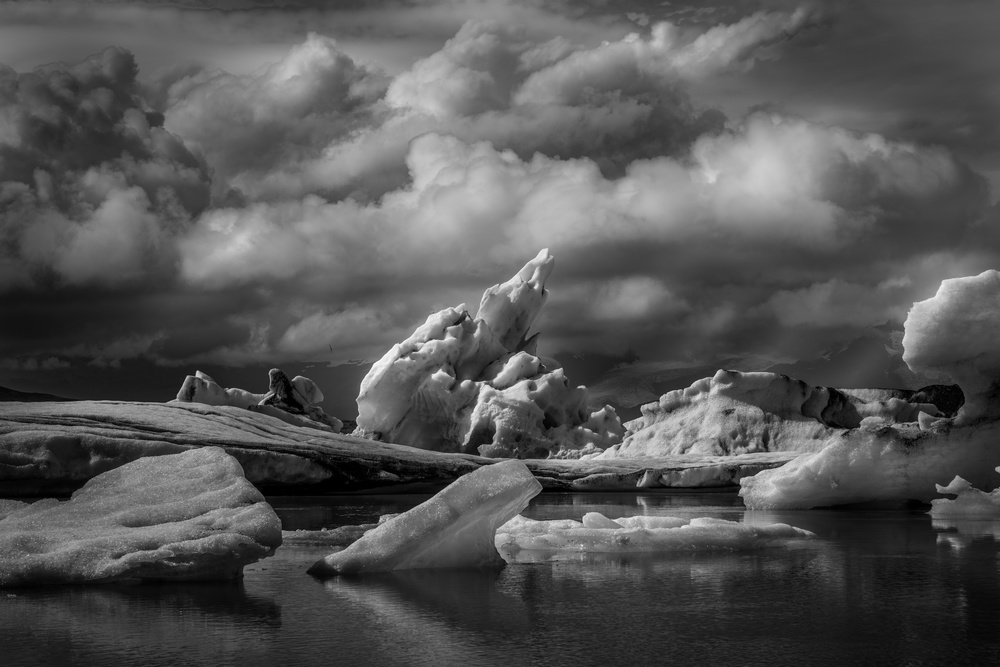 Stille Schiffe auf einem gefrorenen Meer. von Jeffrey C. Sink