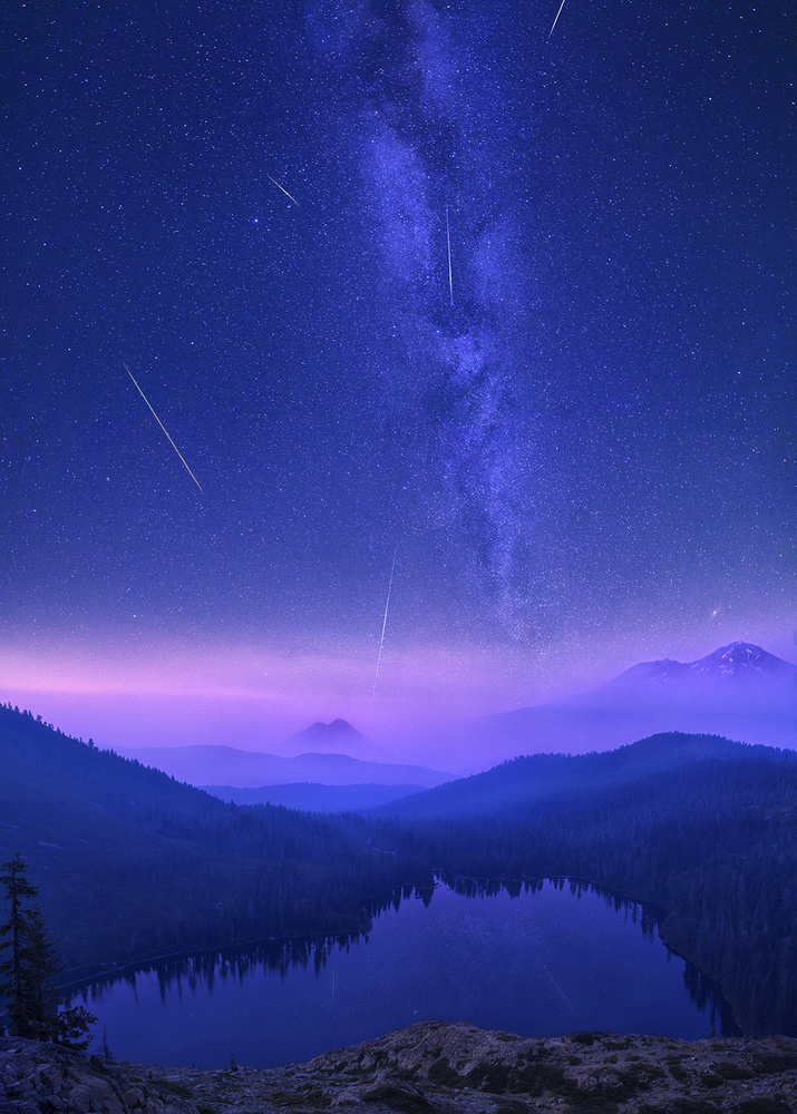 Mt. Shasta Shooting Stars von Jennie Jiang