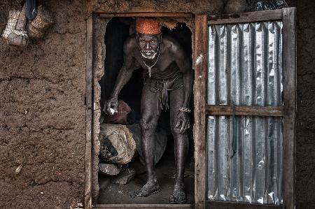 Der Dorfvorsteher verlässt seine Heimat – Benin