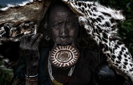 Eine Frau vom Surma-Stamm - Äthiopien