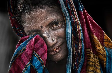Frau im Kumbh Mela - Prayagraj - Indien