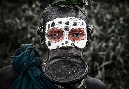 Frau vom Surmi-Stamm - Äthiopien