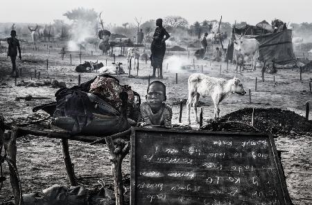 In einem Mundari-Rinderlager II – Südsudan