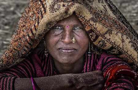 Indische Frau im Kumbh Mela - Prayagraj - Indien