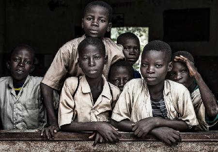 Jungen in der Schule in Benin