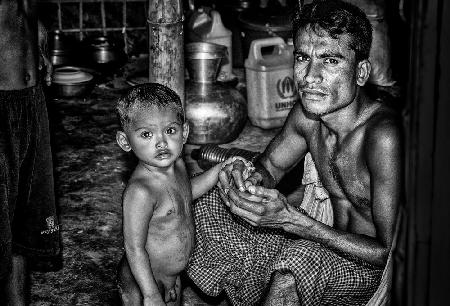 Rohingya-Flüchtlingsvater und sein Sohn – Bangladesch