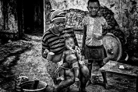 Sie füttert ihr Kind mit Milch – Benin
