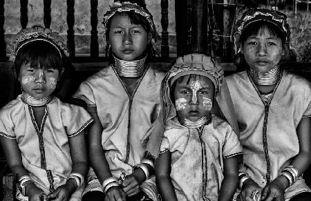 Vier Padaung-Mädchen (Myanmar)
