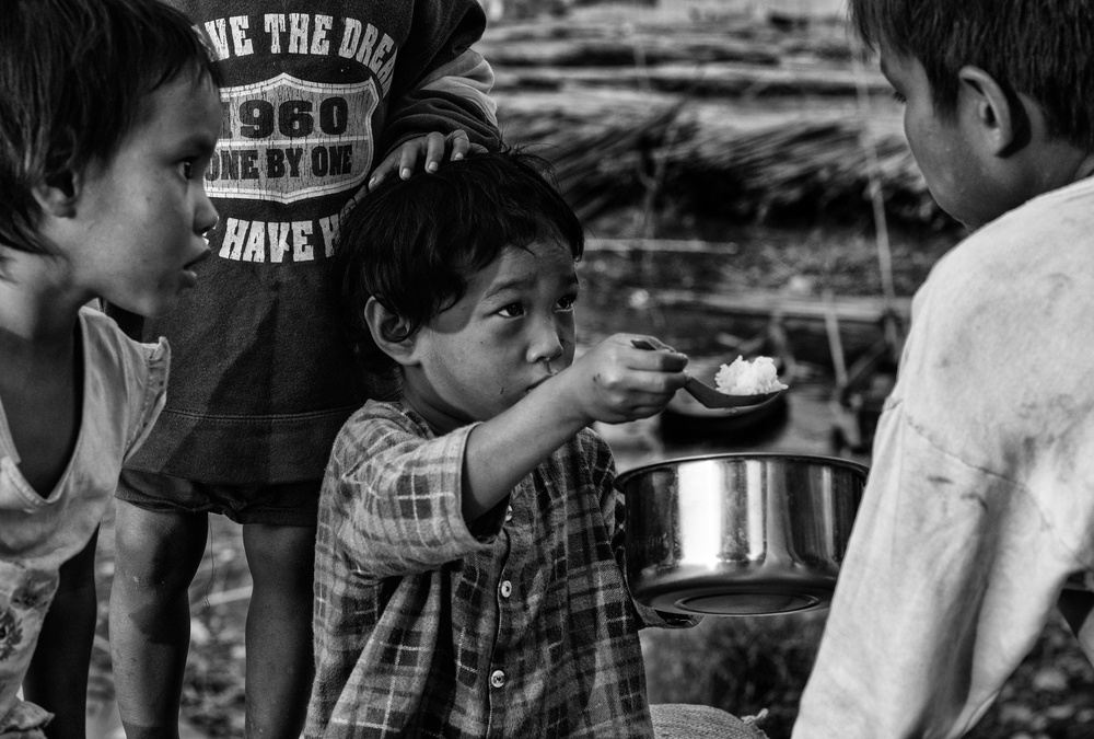Willst du etwas Reis? (Mandalay-Myanmar) von Joxe Inazio Kuesta Garmendia