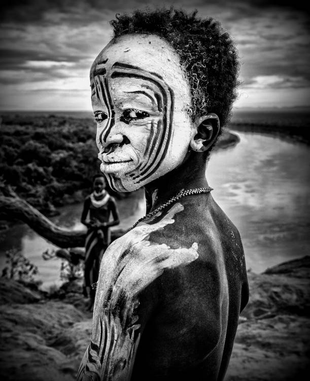 A boy of the Karo tribe. Omo Valley (Ethiopia). von Joxe Inazio Kuesta