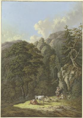 Waldige Berglandschaft mit einem alten Tor und einer Viehherde in einer Lichtung