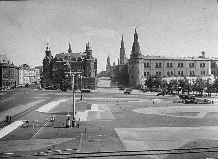 Die Tarnung des Manege-Platzes in Moskau 1941 von Ma Bourke-white