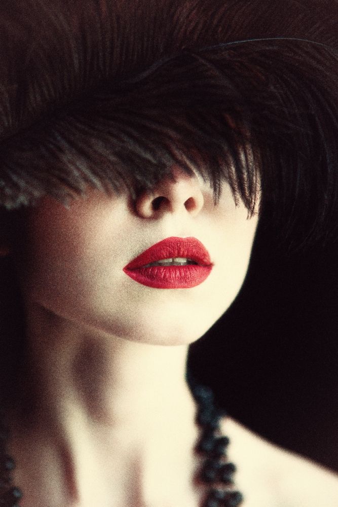 Lippen und Federn von Magdalena Russocka