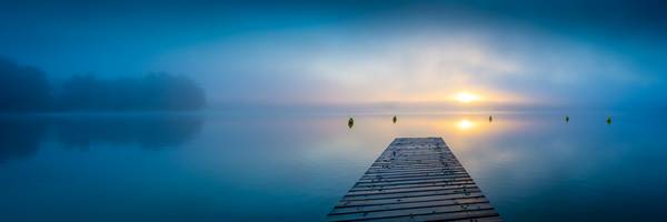 Sonnenaufgang am See von Martin Wasilewski