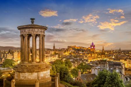 Bezaubernder Sonnenuntergang über Edinburgh 