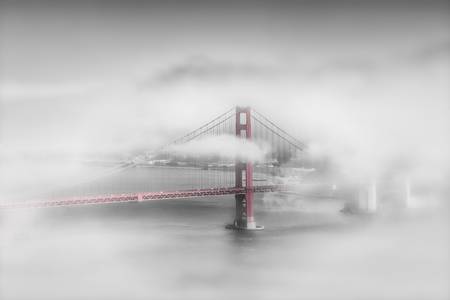 Golden Gate Bridge im Nebel | colorkey