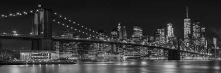 MANHATTAN SKYLINE & BROOKLYN BRIDGE Impressionen bei Nacht | Panorama Monochrom 2017