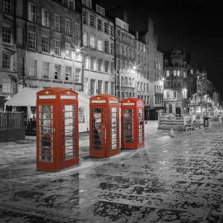 Rote Telefonzellen auf der Royal Mile in Edinburgh - Colorkey