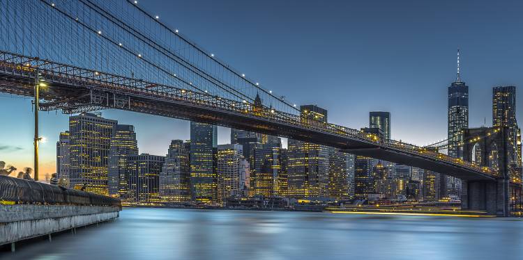 New York - Blue Hour over Manhattan von Michael Jurek