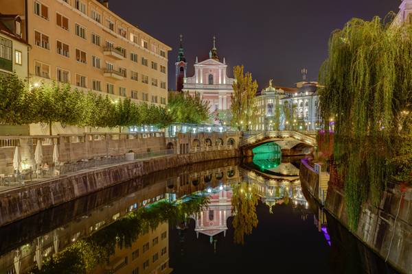 Ljubljana in Slowenien bei Nacht von Michael Valjak