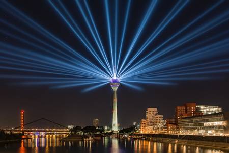 Düsseldorf Lichtshow auf dem Rheinturm