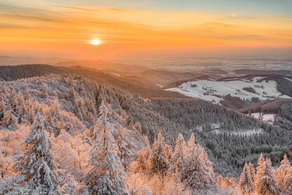 Winterabend auf dem Schauinsland im Schwarzwald von Michael Valjak