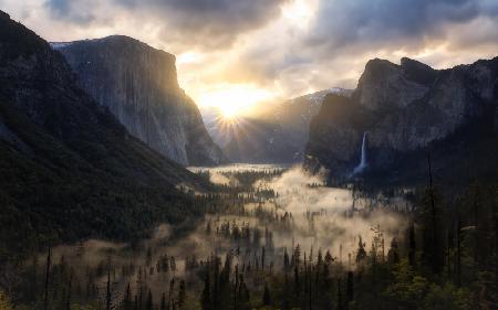 Das erste Licht von Yosemite