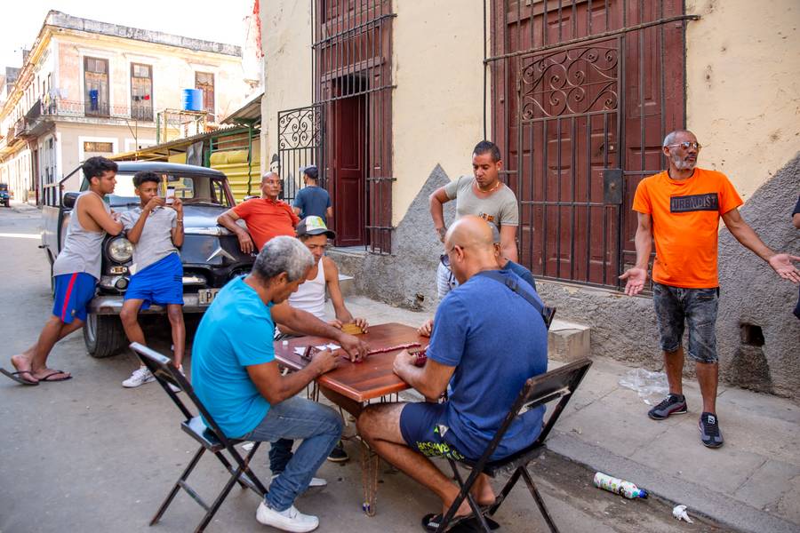 Domino in Havanna, Kuba von Miro May